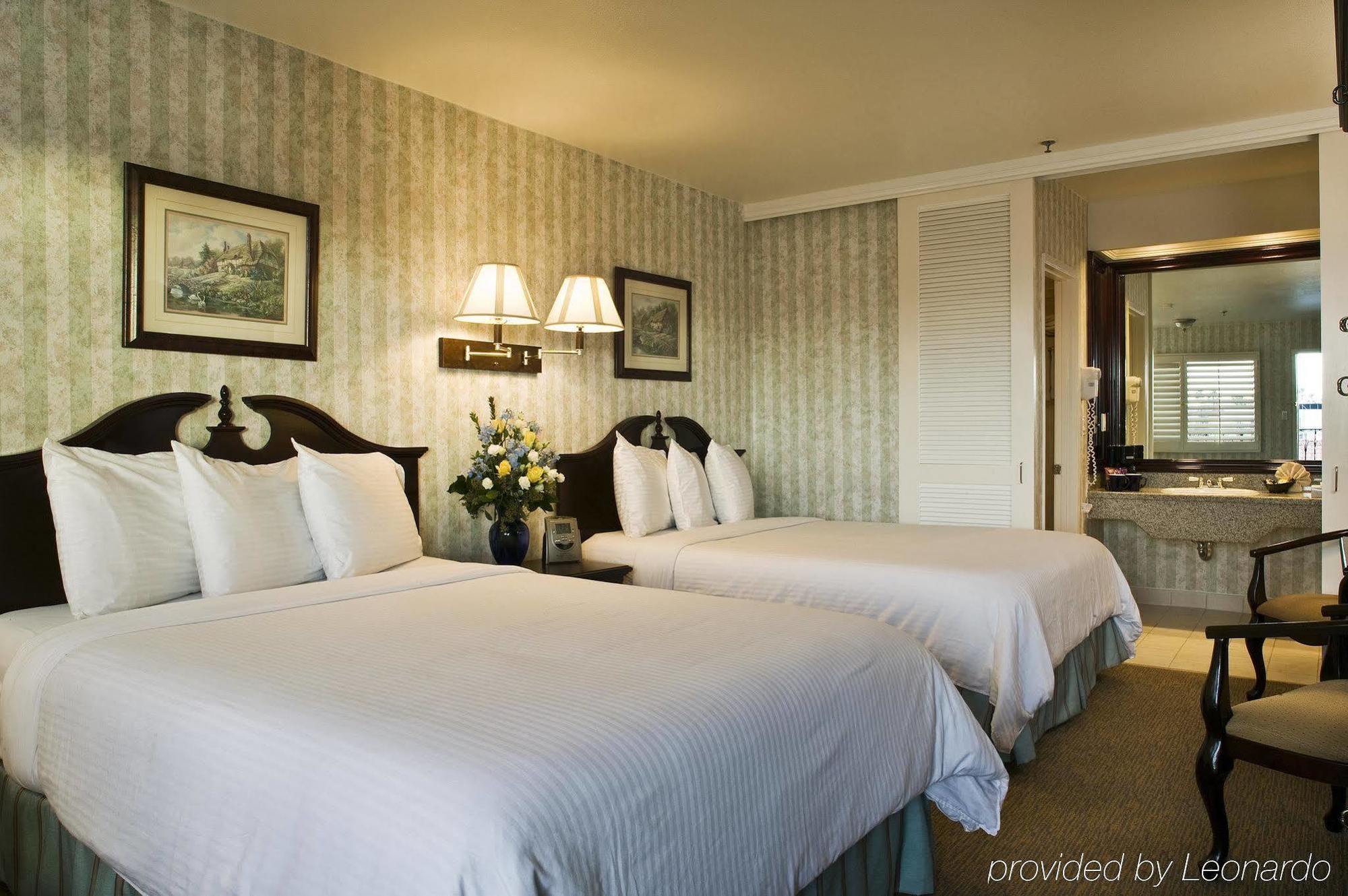 Carousel Inn And Suites Anaheim Chambre photo