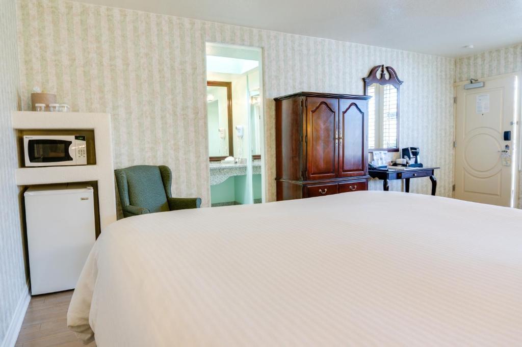 Carousel Inn And Suites Anaheim Extérieur photo
