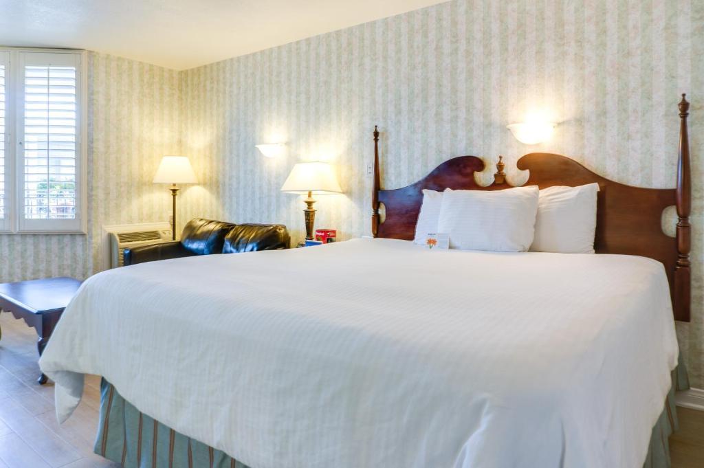 Carousel Inn And Suites Anaheim Extérieur photo
